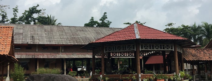 Boyong Resto is one of Yogyakarta 2012-06.