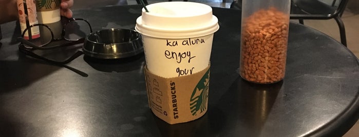 Starbucks is one of Lugares favoritos de Gary.