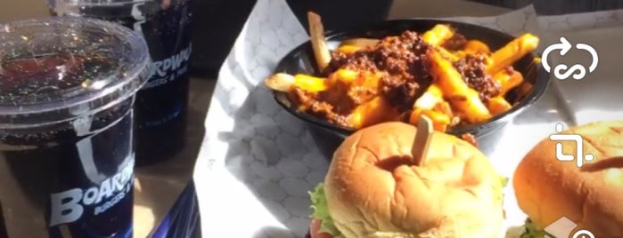 Boardwalk Burgers & Fries is one of Nora : понравившиеся места.