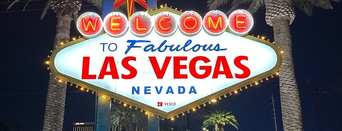 Welcome To Fabulous Las Vegas Sign is one of Vegas things to do.