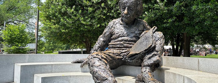 Albert Einstein Memorial is one of DC Monuments Run.