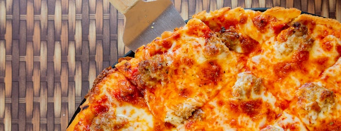 Pusateri's Chicago Pizza is one of Kyra'nın Beğendiği Mekanlar.