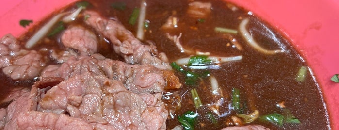 ก๋วยเตี๋ยวเนื้อตุ๋นห้วยพลู is one of Beef Noodle in Bangkok.