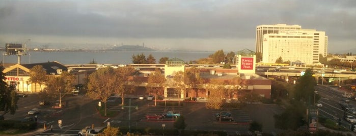 Four Points by Sheraton San Francisco Bay Bridge is one of Ericさんのお気に入りスポット.