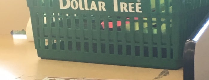 Dollar Tree is one of Tempat yang Disukai Chester.