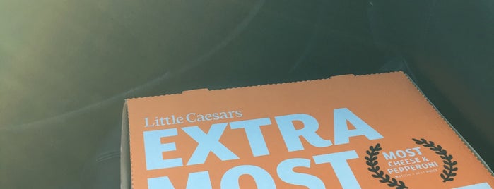 Little Caesars Pizza is one of Lugares favoritos de Chester.