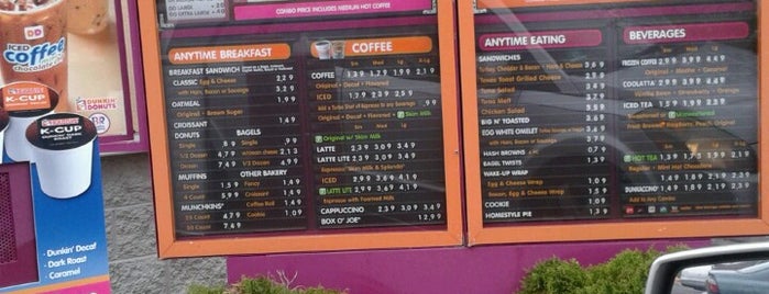 Dunkin' is one of Lugares favoritos de Omer.