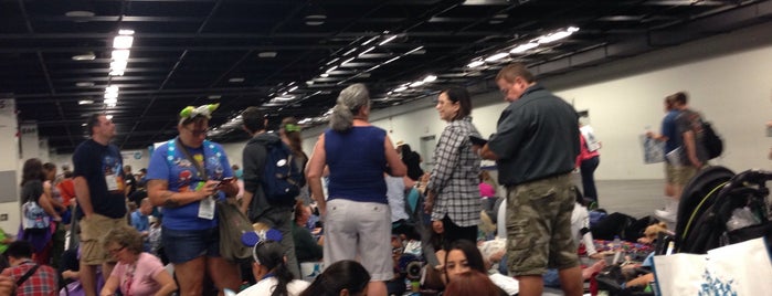 D23 Expo Members Line is one of Convention / Meeting spaces.