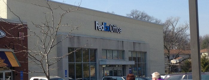 FedEx Office Print & Ship Center is one of Tempat yang Disukai Christian.