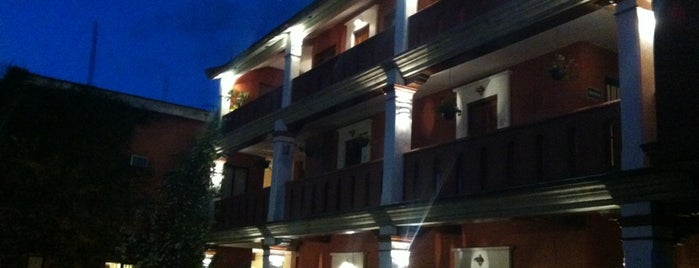 Hotel Maela is one of สถานที่ที่ Sarah ถูกใจ.
