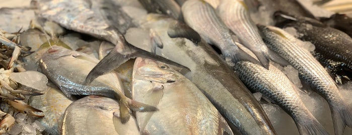 Fish Market is one of Locais curtidos por Yummy.