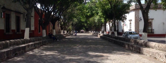 Plaza caballito is one of Locais curtidos por Liliana.