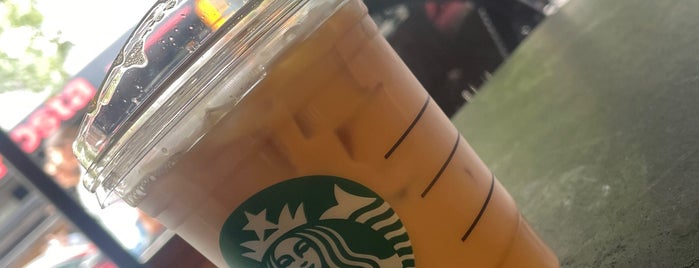 Starbucks is one of Emreさんのお気に入りスポット.