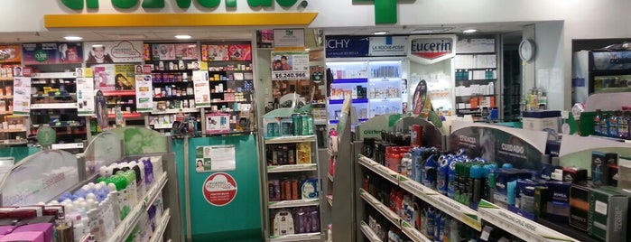 Farmacias Cruz Verde is one of Lugares.