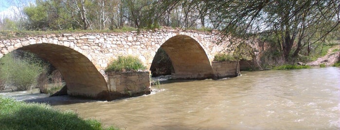 Hançalar Köprüsü is one of Gezilecek yerler.