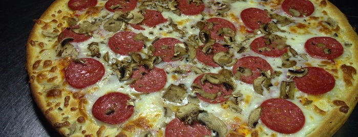 İkonia Pizza is one of Cem.
