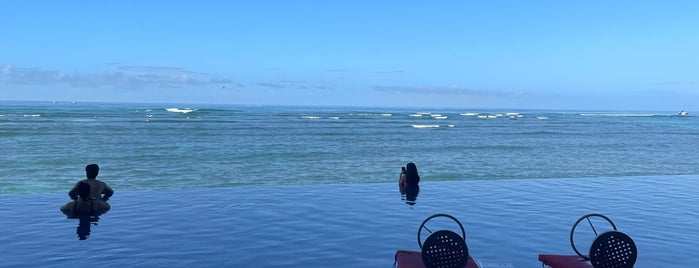 Sheraton Waikiki Infinity Pool is one of Aptraveler 님이 저장한 장소.