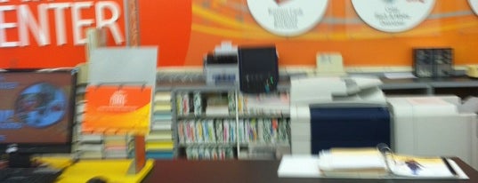 OfficeMax is one of Rossさんのお気に入りスポット.
