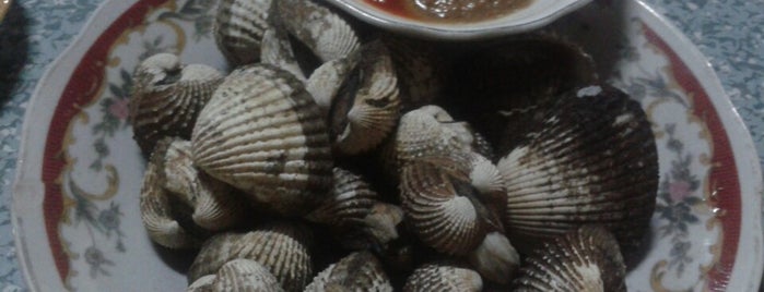 Hary Crab Pahlawan is one of Wisata Kuliner Samarinda.
