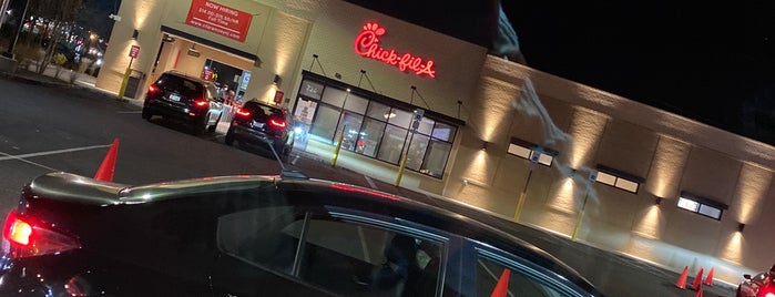 Chick Fil A is one of Locais curtidos por Sheena.