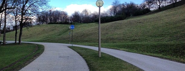 Olympiapark Running Track is one of Beste an München.