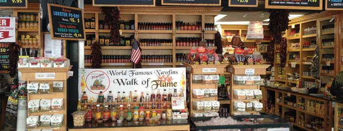 World Famous N’Awlins Café and Spice Emporium is one of Lugares favoritos de Todd.