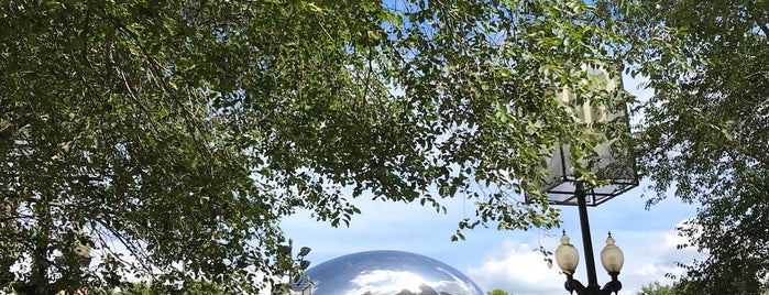 Cloud Gate by Anish Kapoor is one of lino’s Liked Places.