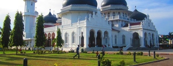 Masjid Raya Baiturrahman is one of ngadem-place.
