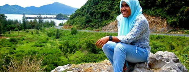 Pantai Lhoknga is one of Banda Aceh never ends.