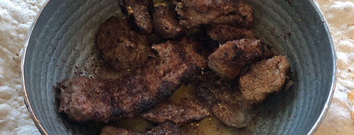 Haj Boyok Kebab | کبابی حاج بیوک is one of شكمستان هاي من.