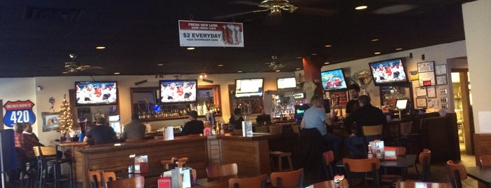 Bleachers Sports Bar & Restaurant is one of Wifi HotSpot.