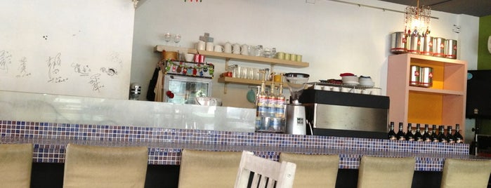 傷心咖啡 is one of Best coffee house w/ free Wifi.