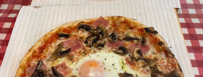 La Fóllia de Belém is one of Pizzeria / Italiano.