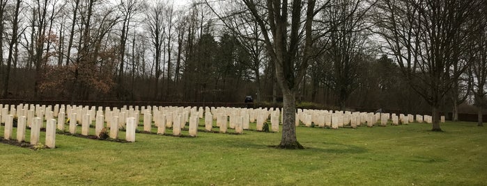 Hotton War Cemetery is one of Vakantie te doen.