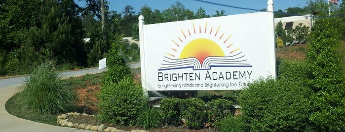 Brighten Academy is one of Tempat yang Disukai Chester.