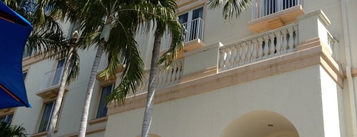 Hilton Naples is one of Tempat yang Disukai Aristides.