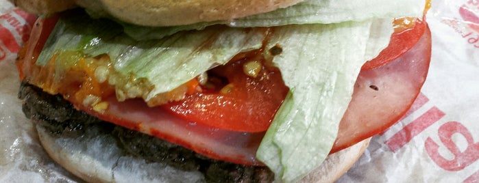 Dilallo Burger is one of Visiter Montréal - Restos.