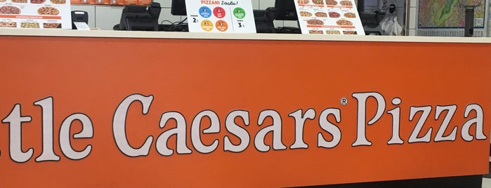 Little Caesars Pizza is one of สถานที่ที่ R.Sema ถูกใจ.