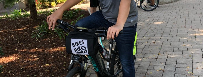 Bikes and Hikes LA is one of Ton'un Beğendiği Mekanlar.