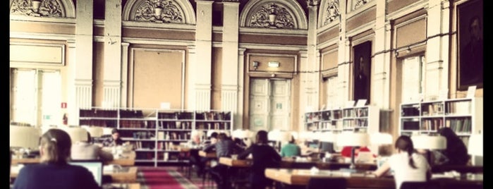 Государственная публичная историческая библиотека России is one of Tempat yang Disimpan Anna.