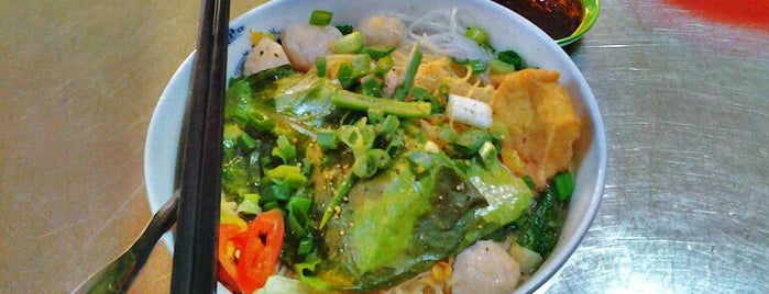 hủ tíu - mì cá viên đậu hủ 魚丸豆腐粉麵 is one of Danh sách quán Ăn.