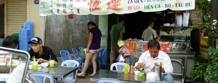Hủ Tíu Mì Cá Bò Viên Đậu Hủ Hạnh Vân 恆运魚丸豆腐粉麵 is one of Saigon.