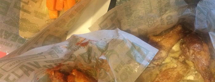 Wingstop is one of Lugares favoritos de Sara.