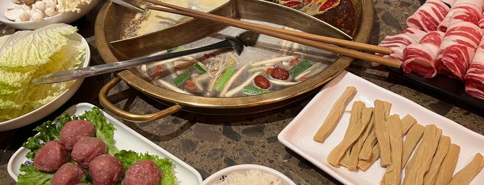 Shoo Loong Kan Hotpot 小龙坎火锅 is one of Chicago spots.