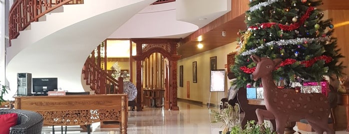 Merapi Merbabu Hotel & Resorts is one of Tempat yang Disukai Gondel.