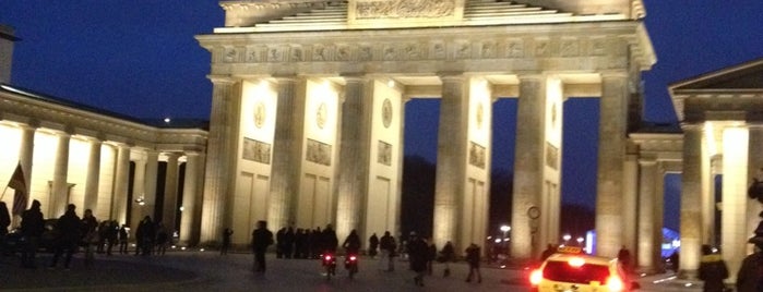 Porte de Brandebourg is one of Berlin.