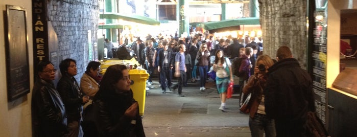 Borough Market is one of Zach's Saved Places.