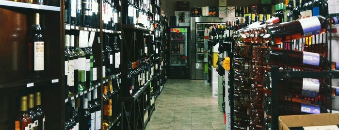 Omega Wines & Spirits is one of Locais salvos de Kimmie.