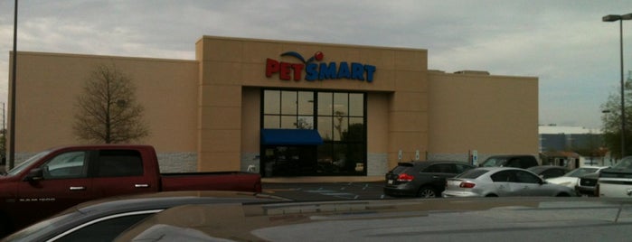 PetSmart is one of สถานที่ที่ Mitch ถูกใจ.