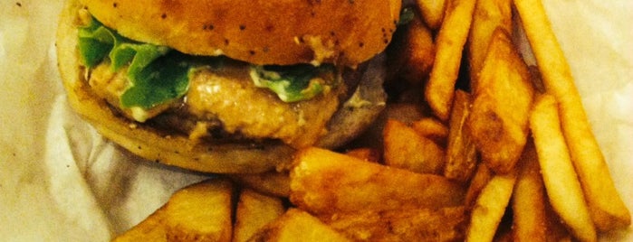 Holy Moly Gourmet Burger is one of Lille : best spots.